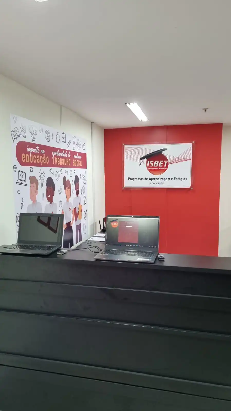 Recepção para o atendimento de jovens aprendizes e estagiários na cidade do Rio de Janeiro